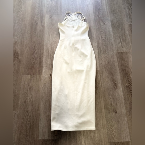 elliatt janelle white 3d peral & floral detail pleated midi dress size XS NEW - Picture 7 of 12